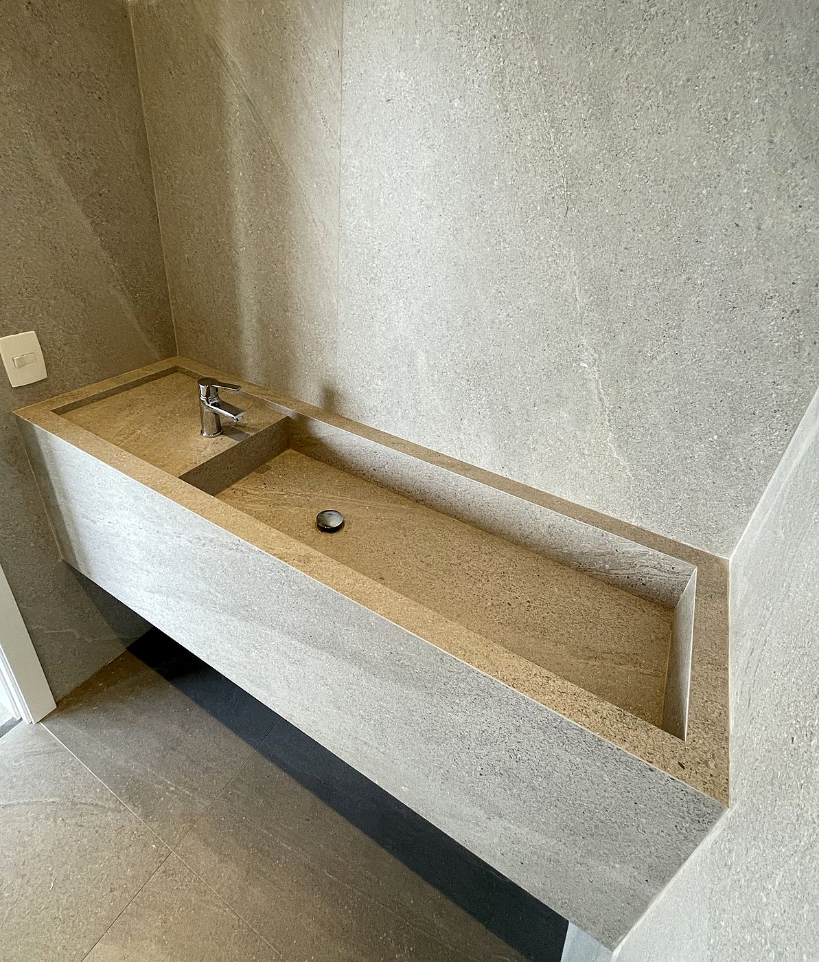 Cuba esculpida longa em lavabo